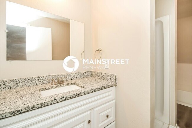 Building Photo - 4 Bedroom Pet-Friendly Home in Houston, TX with Main Street Renewal