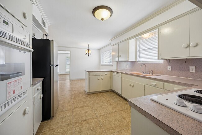 Building Photo - 4126 Martinshire Dr