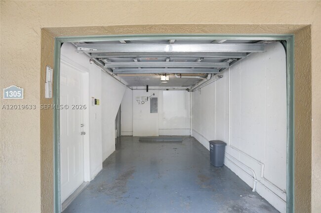 Building Photo - 2941 NE 185th St