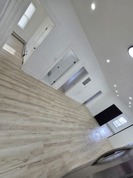 Building Photo - 1047 Eddy St