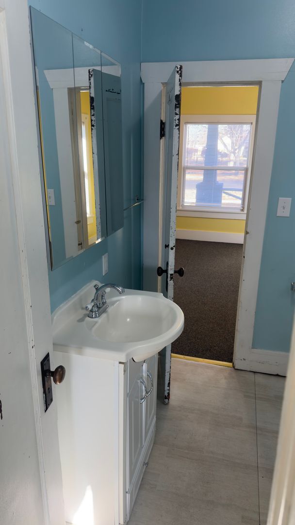 Building Photo - 2 Bed 1 Bath Home Near Lincoln Park