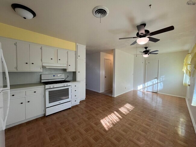 Building Photo - 4723 N Shore Dr