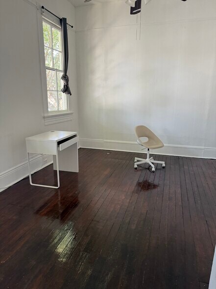Building Photo - 934 Lowerline St