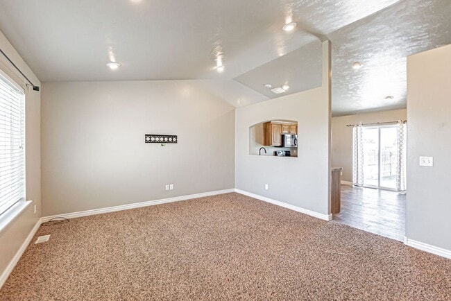 Building Photo - Charming 3-Bedroom Home with Garage on a S...