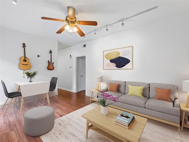 Building Photo - 2801 Rio Grande St