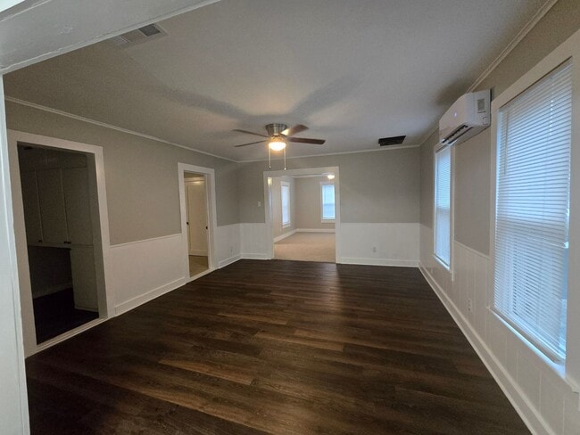 Building Photo - ***Newly remodeled 2/1*** located in the heart of Mineral Wells, TX minuets from Downtown