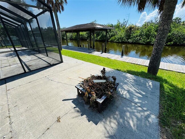 Building Photo - 9903 Bay Dr