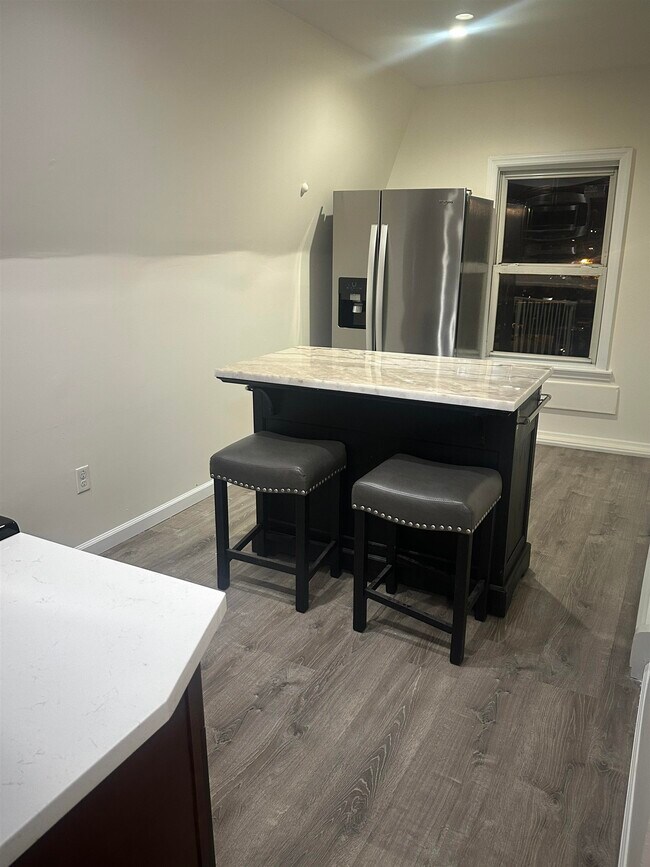 Building Photo - 192 Fairview Ave