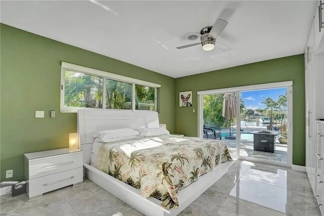 Building Photo - 2830 NE 55th St