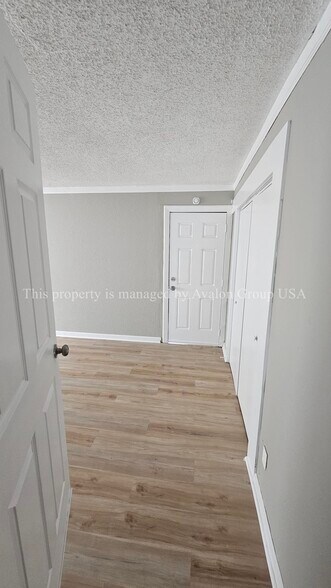 Building Photo - 7007 Oakwood Dr