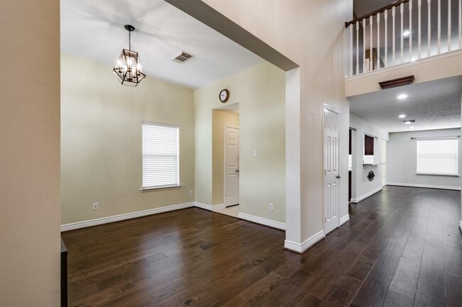 Building Photo - 5914 Shadow Creek Ct