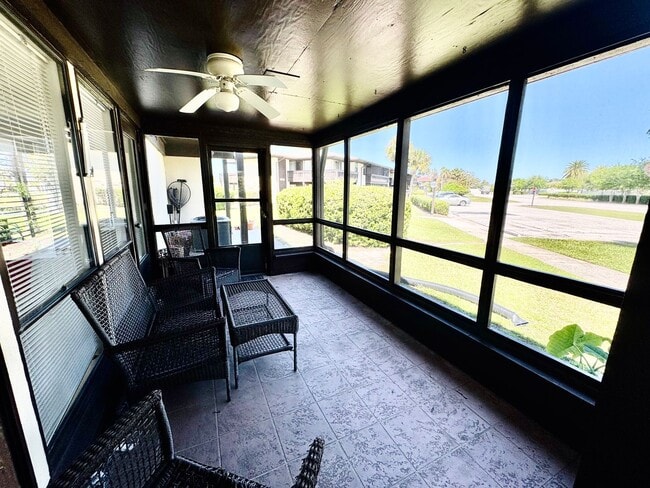 Building Photo - 58 Club House Dr