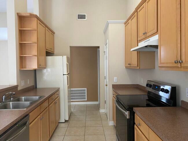 Building Photo - 2360 Crescent Rd