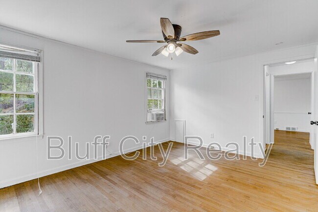 Building Photo - 1620 Sterling Dr