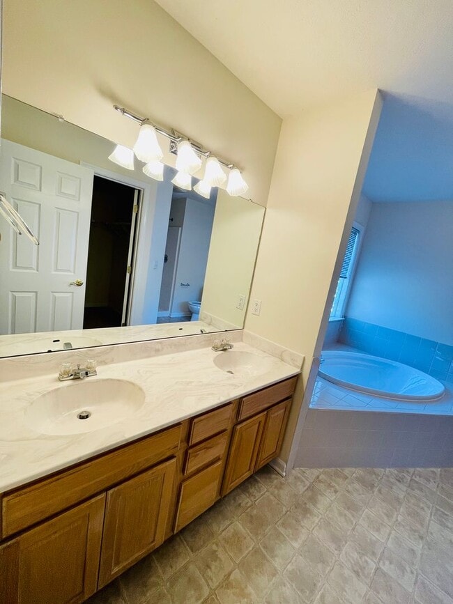 Building Photo - Updated Duplex for Rent