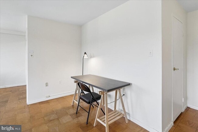 Building Photo - 10201 Grosvenor Pl