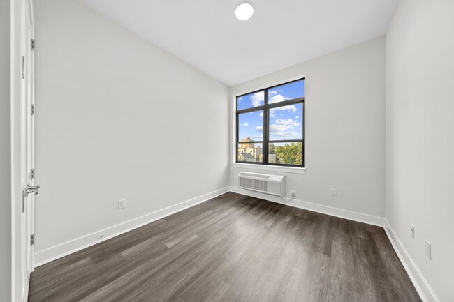 Building Photo - 121 34th St
