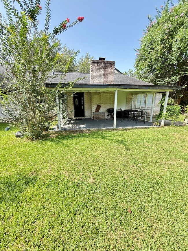 Building Photo - 354 S Amherst Dr