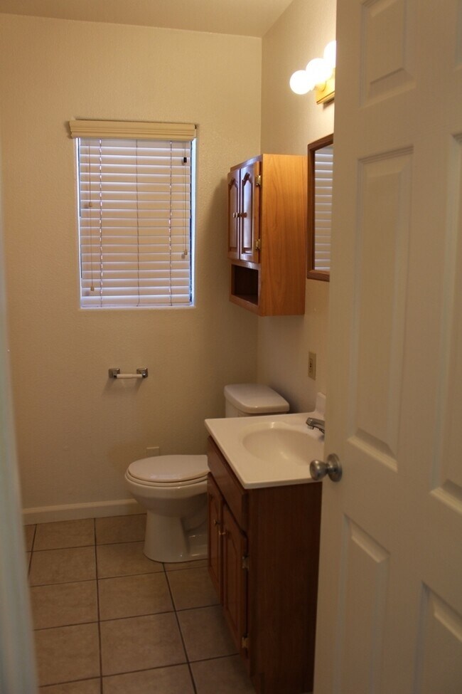 Building Photo - South Ave Turlock