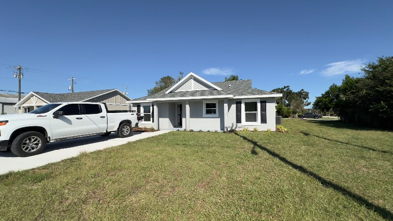 Building Photo - 303 E Oak St