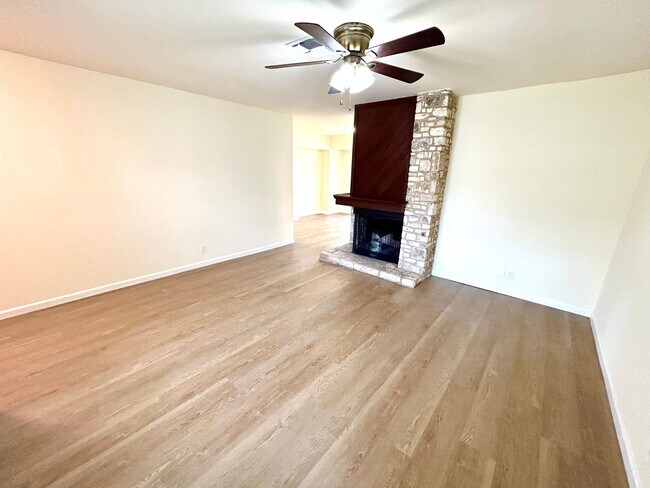Building Photo - **COMING SOON** Newly Renovated 3 Bedroom ...