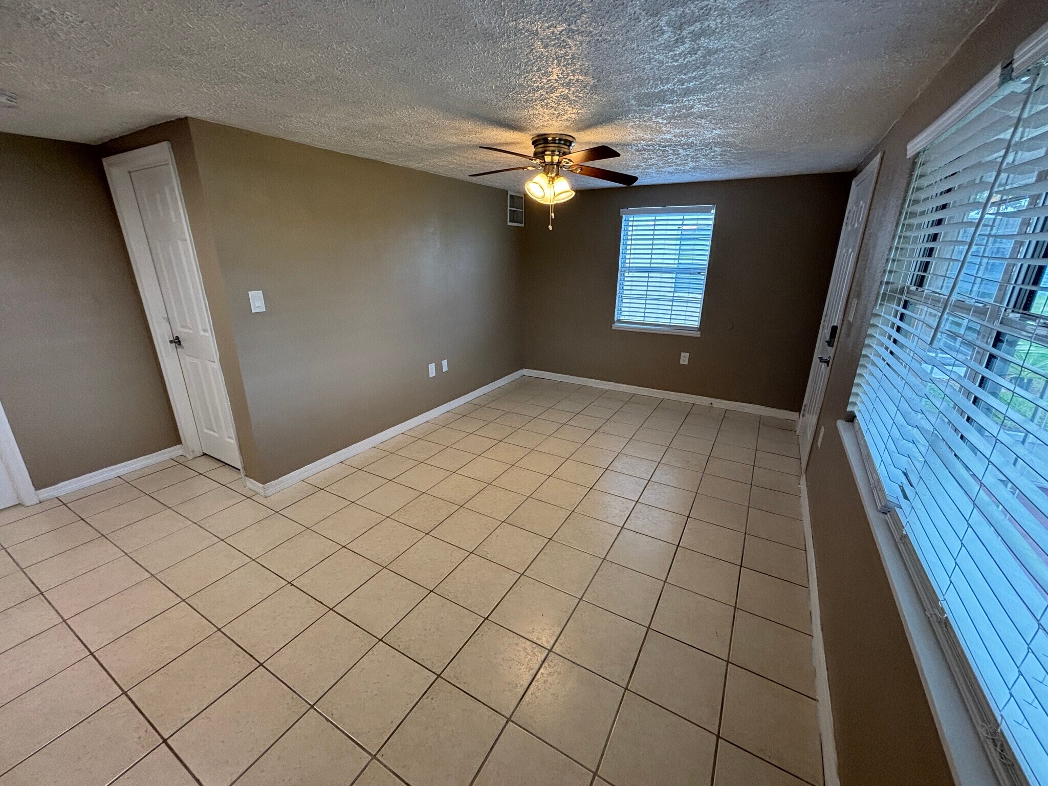 Building Photo - 1207 W Pierce St