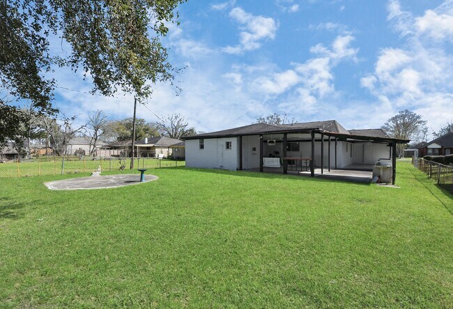 Building Photo - 8105 Lanham Ln