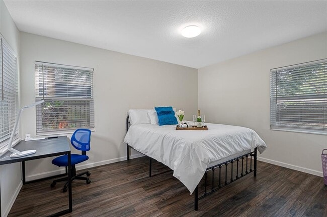 Building Photo - 1303 E Norfolk St