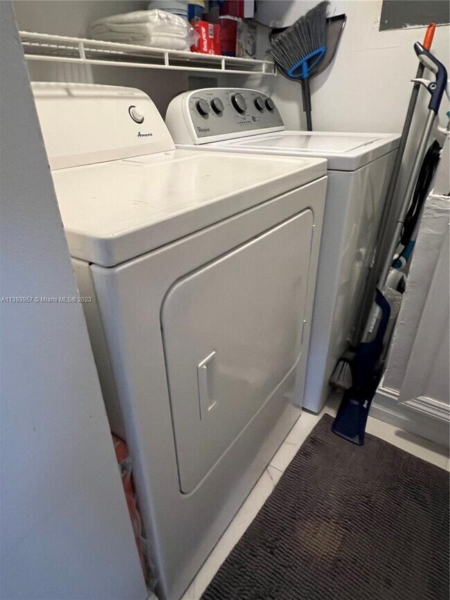 Building Photo - 1266 S Military Trail