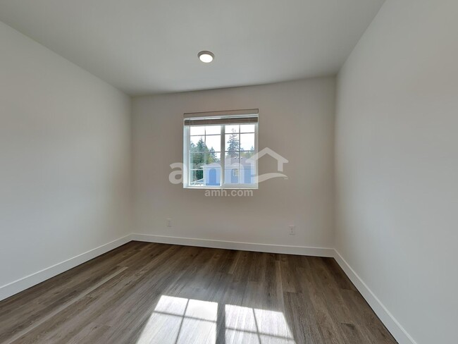 Building Photo - 7741 Selah St SW