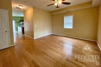 Building Photo - 2842 Highland Pl