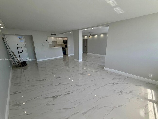 Building Photo - 1400 S Ocean Dr
