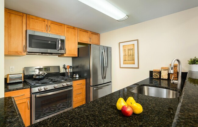 Building Photo - 46 Independence Dr