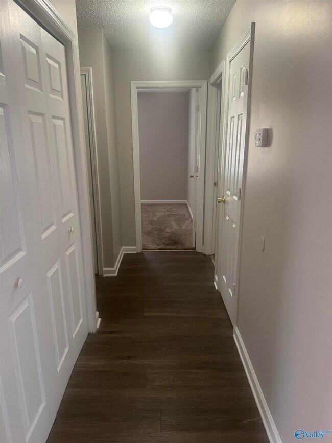 Building Photo - 4500 Bonnell Dr NW