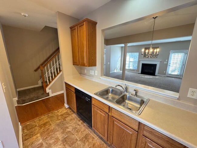 Building Photo - For Rent: Freshly Updated 3BR Townhome in ...