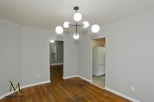 Building Photo - Single Family Home just minutes away from E. Longmeadow!