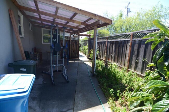 Building Photo - 126 22nd Ave