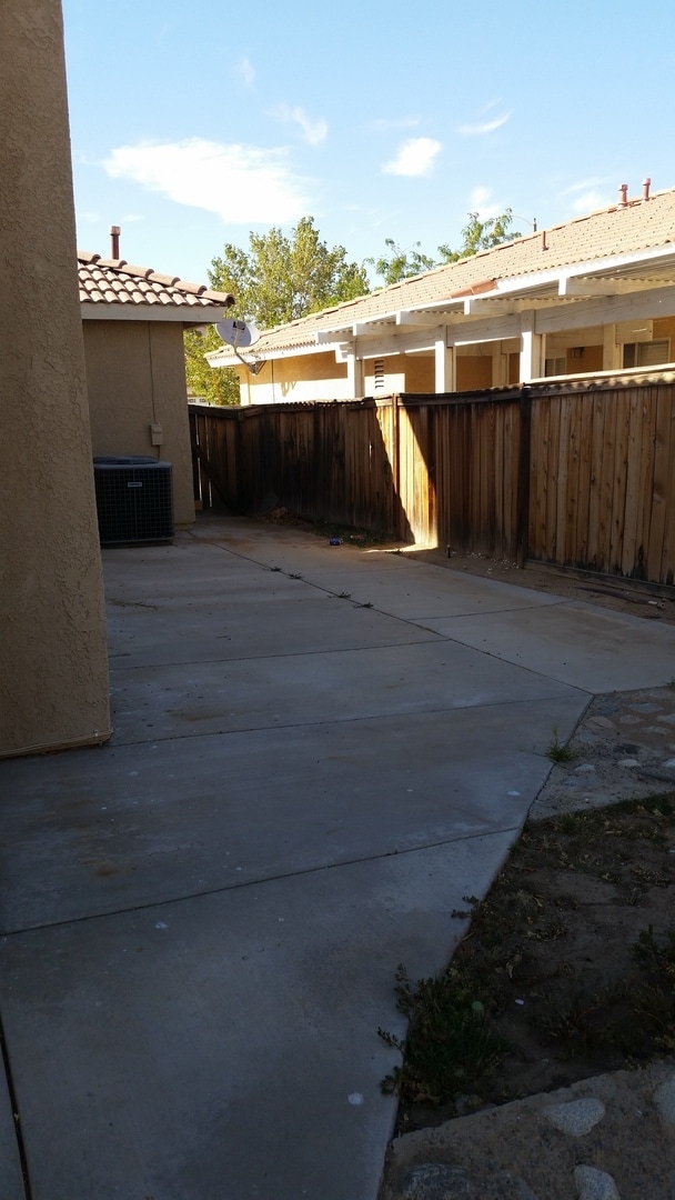 Building Photo - POOL FOR THE SUMMER! SPACIOUS 4 BEDROOM 3 BATH EAGLE RANCH HOME