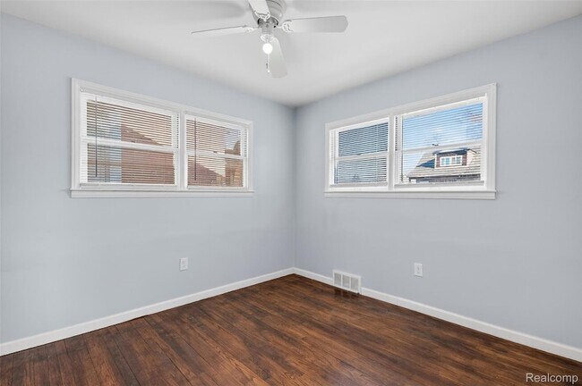 Building Photo - 8154 Quinn St