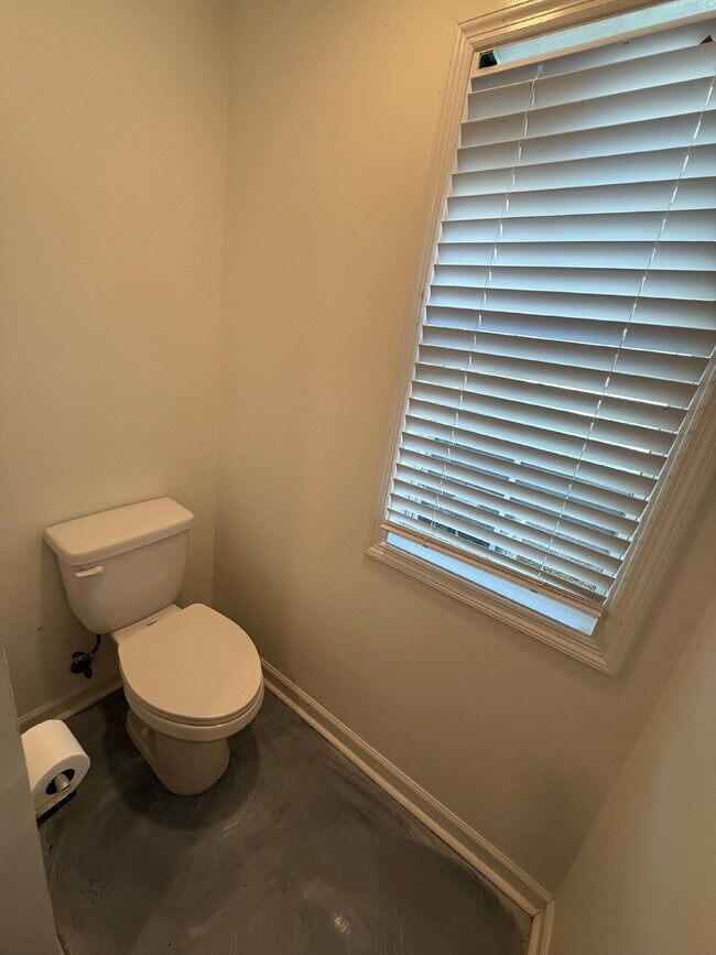 Building Photo - HUGE UPGRADED 3/2!