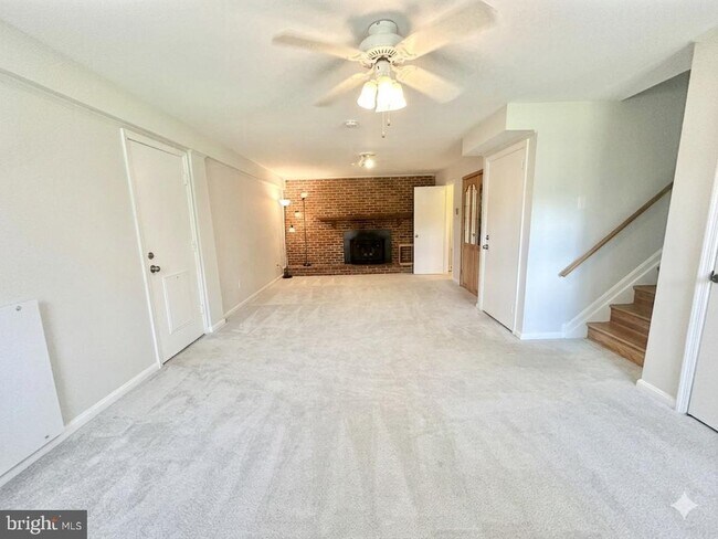 Building Photo - 703 Kentland Dr