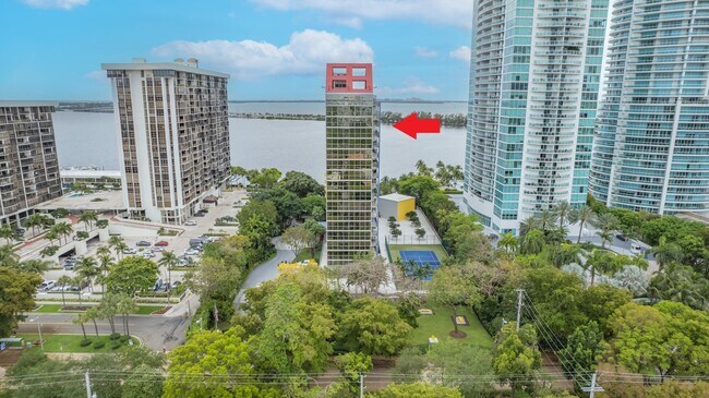 Building Photo - 2025 Brickell Ave
