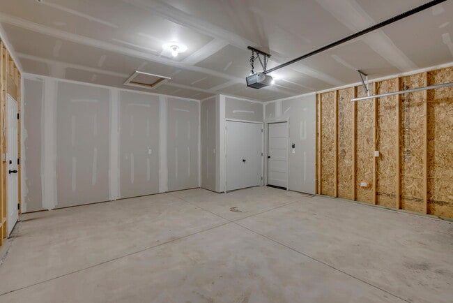 Building Photo - 1923 Sutton Ct