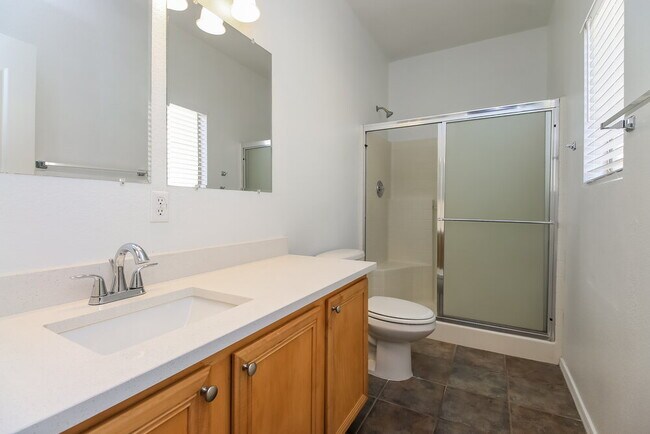 Building Photo - 751 E Horizon Heights Dr