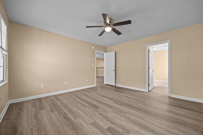 Building Photo - Charming Duplex in Dunn