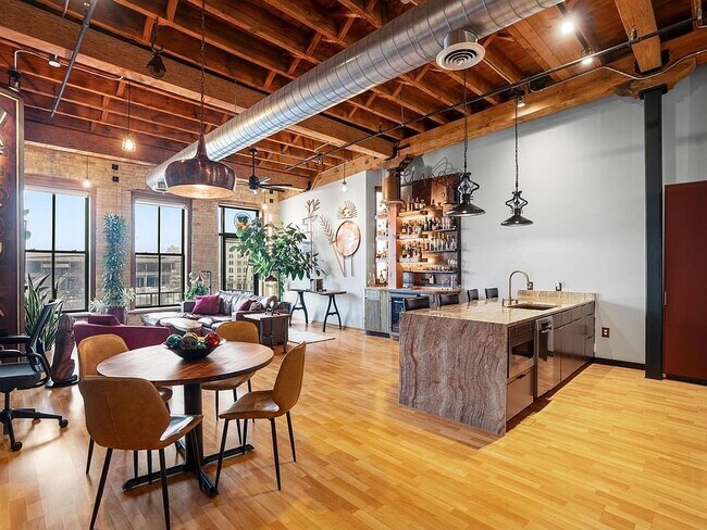 Building Photo - 205 N Water St