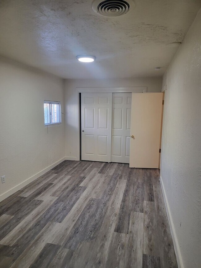 Building Photo - 721 Santa Fe Ave SW