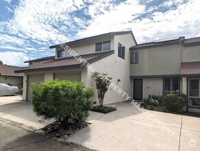Building Photo - Charming North Escondido Townhome Near Rei...