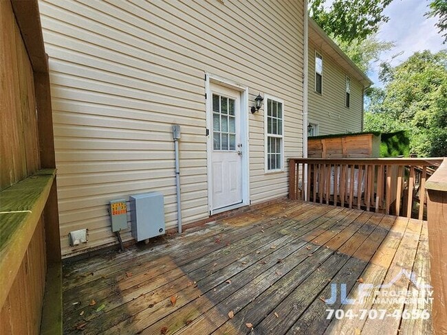 Building Photo - 2 Story All Brick 2/1.5 Townhouse in Concord