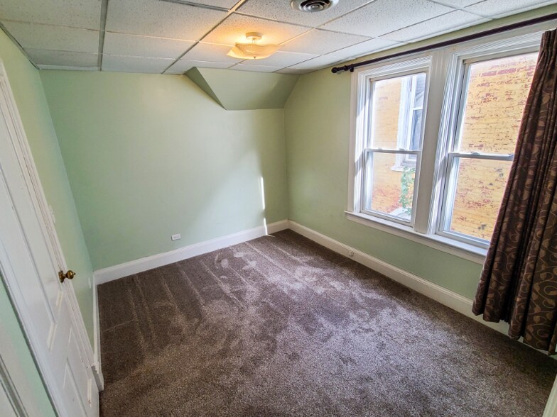 Building Photo - 653 W 17th St